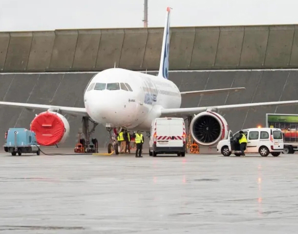 航空飞机长期储存时_该如何选择航空润滑油?